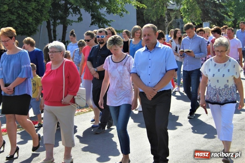 Zdjęcie w galerii na portalu naszraciborz.pl: W Wojnowicach dwa nowe ołtarze na Boże Ciało  wiadomości z regionu