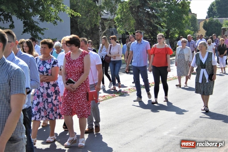 Zdjęcie w galerii na portalu naszraciborz.pl: W Wojnowicach dwa nowe ołtarze na Boże Ciało  wiadomości z regionu