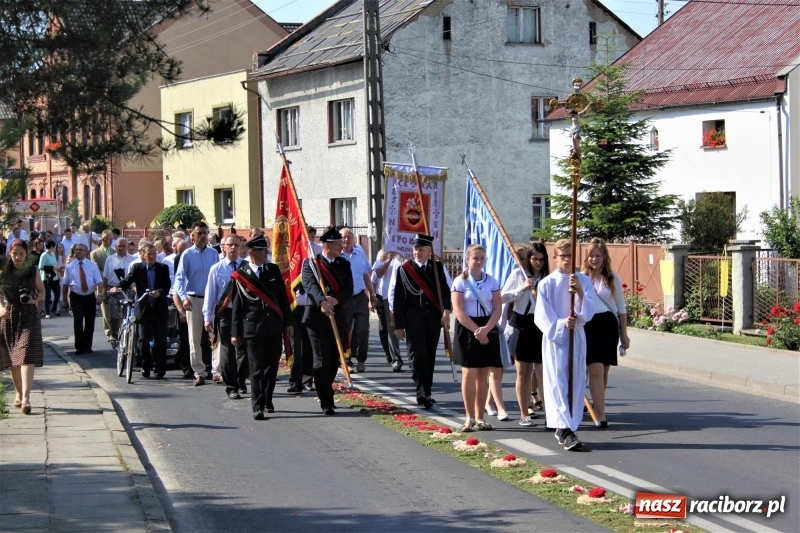 Zdjęcie w galerii na portalu naszraciborz.pl: W Wojnowicach dwa nowe ołtarze na Boże Ciało  wiadomości z regionu