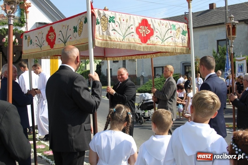 Zdjęcie w galerii na portalu naszraciborz.pl: W Wojnowicach dwa nowe ołtarze na Boże Ciało  wiadomości z regionu