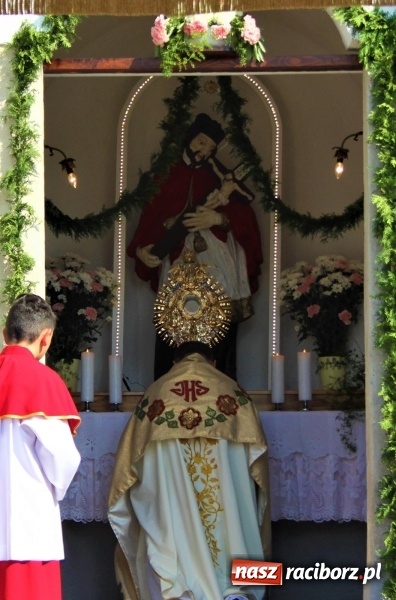 Zdjęcie w galerii na portalu naszraciborz.pl: W Wojnowicach dwa nowe ołtarze na Boże Ciało  wiadomości z regionu
