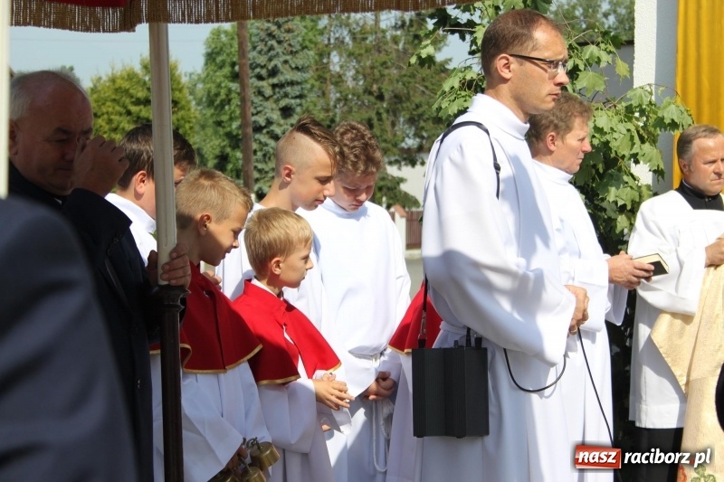 Zdjęcie w galerii na portalu naszraciborz.pl: W Wojnowicach dwa nowe ołtarze na Boże Ciało  wiadomości z regionu