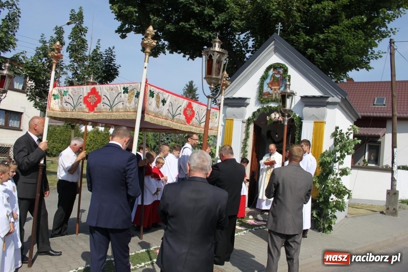 Zdjęcie w galerii na portalu naszraciborz.pl: W Wojnowicach dwa nowe ołtarze na Boże Ciało  wiadomości z regionu