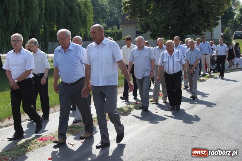 Zdjęcie w galerii na portalu naszraciborz.pl: W Wojnowicach dwa nowe ołtarze na Boże Ciało  wiadomości z regionu