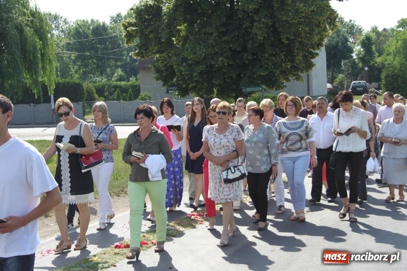 Zdjęcie w galerii na portalu naszraciborz.pl: W Wojnowicach dwa nowe ołtarze na Boże Ciało  wiadomości z regionu