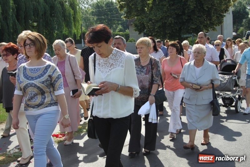 Zdjęcie w galerii na portalu naszraciborz.pl: W Wojnowicach dwa nowe ołtarze na Boże Ciało  wiadomości z regionu