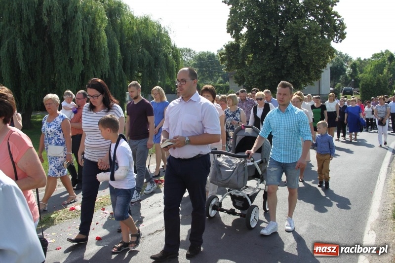 Zdjęcie w galerii na portalu naszraciborz.pl: W Wojnowicach dwa nowe ołtarze na Boże Ciało  wiadomości z regionu