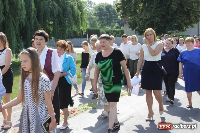 Zdjęcie w galerii na portalu naszraciborz.pl: W Wojnowicach dwa nowe ołtarze na Boże Ciało  wiadomości z regionu