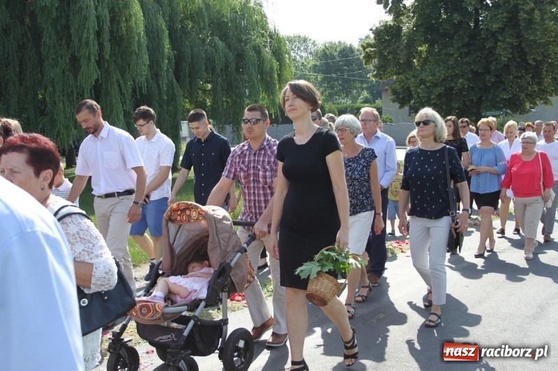 Zdjęcie w galerii na portalu naszraciborz.pl: W Wojnowicach dwa nowe ołtarze na Boże Ciało  wiadomości z regionu