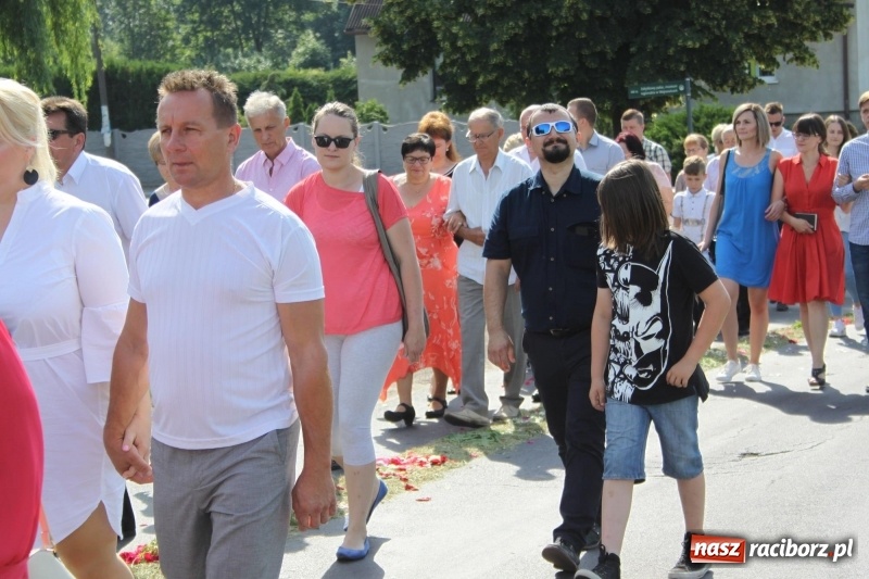 Zdjęcie w galerii na portalu naszraciborz.pl: W Wojnowicach dwa nowe ołtarze na Boże Ciało  wiadomości z regionu