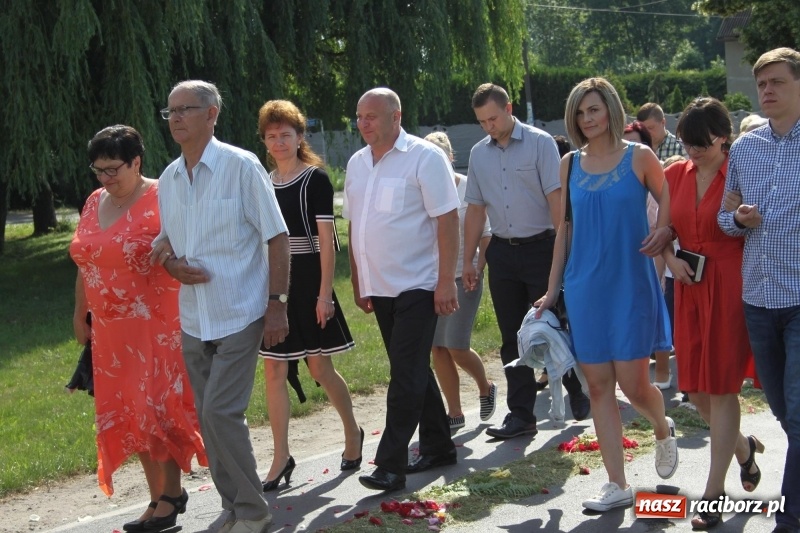 Zdjęcie w galerii na portalu naszraciborz.pl: W Wojnowicach dwa nowe ołtarze na Boże Ciało  wiadomości z regionu