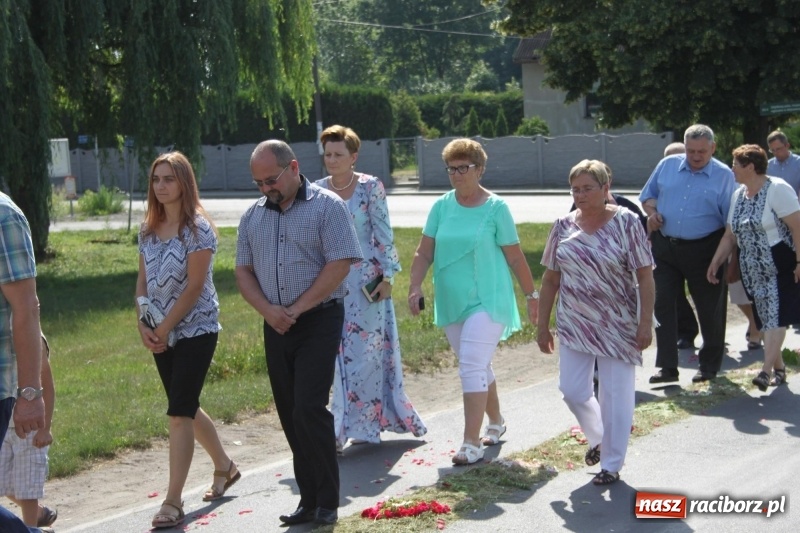 Zdjęcie w galerii na portalu naszraciborz.pl: W Wojnowicach dwa nowe ołtarze na Boże Ciało  wiadomości z regionu
