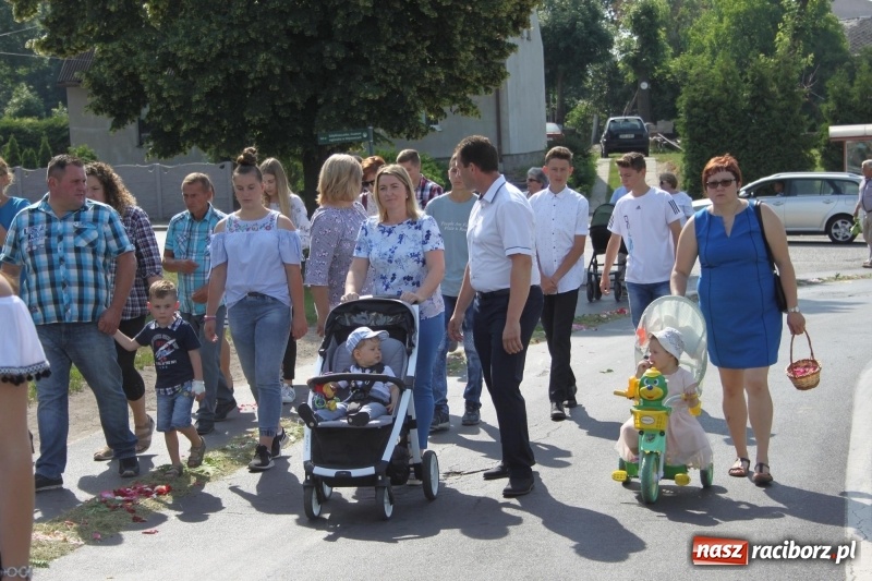 Zdjęcie w galerii na portalu naszraciborz.pl: W Wojnowicach dwa nowe ołtarze na Boże Ciało  wiadomości z regionu