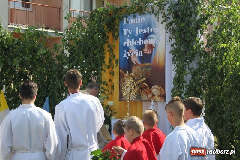 Zdjęcie w galerii na portalu naszraciborz.pl: W Wojnowicach dwa nowe ołtarze na Boże Ciało  wiadomości z regionu