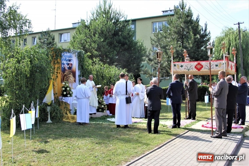 Zdjęcie w galerii na portalu naszraciborz.pl: W Wojnowicach dwa nowe ołtarze na Boże Ciało  wiadomości z regionu