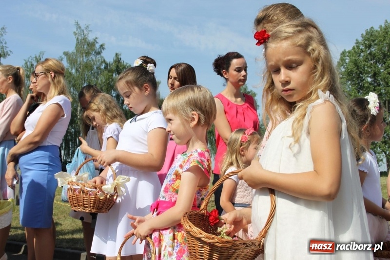 Zdjęcie w galerii na portalu naszraciborz.pl: W Wojnowicach dwa nowe ołtarze na Boże Ciało  wiadomości z regionu