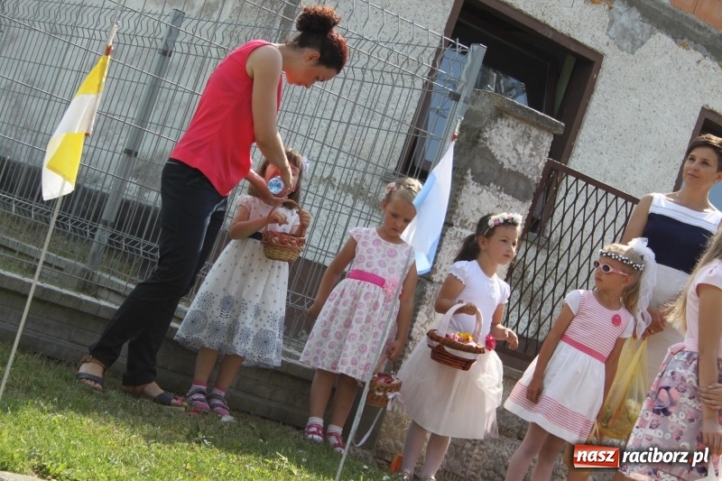 Zdjęcie w galerii na portalu naszraciborz.pl: W Wojnowicach dwa nowe ołtarze na Boże Ciało  wiadomości z regionu