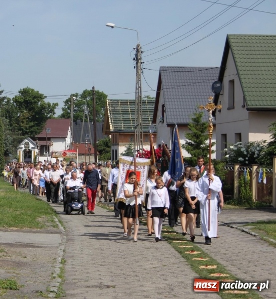 Zdjęcie w galerii na portalu naszraciborz.pl: W Wojnowicach dwa nowe ołtarze na Boże Ciało  wiadomości z regionu
