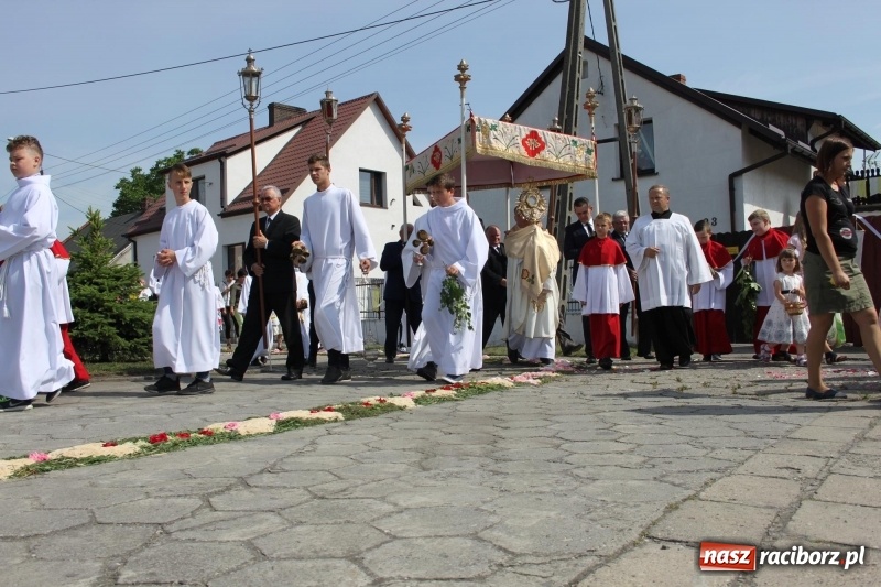 Zdjęcie w galerii na portalu naszraciborz.pl: W Wojnowicach dwa nowe ołtarze na Boże Ciało  wiadomości z regionu