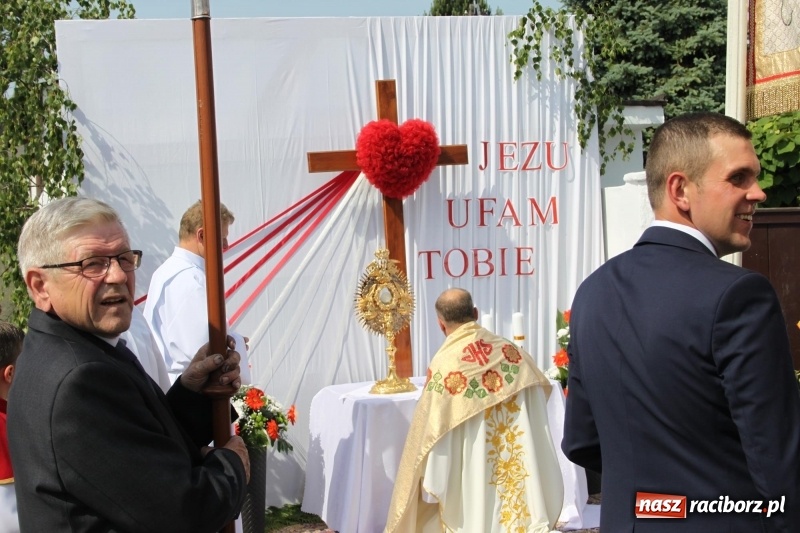 Zdjęcie w galerii na portalu naszraciborz.pl: W Wojnowicach dwa nowe ołtarze na Boże Ciało  wiadomości z regionu