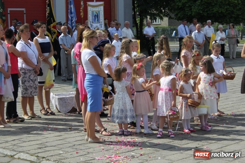 Zdjęcie w galerii na portalu naszraciborz.pl: W Wojnowicach dwa nowe ołtarze na Boże Ciało  wiadomości z regionu