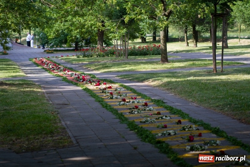 Zdjęcie w galerii na portalu naszraciborz.pl: Procesja z Chrystusem i Matką Bożą Raciborską  wiadomości z regionu