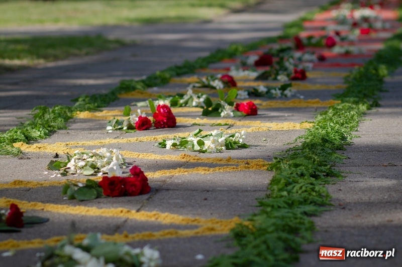 Zdjęcie w galerii na portalu naszraciborz.pl: Procesja z Chrystusem i Matką Bożą Raciborską  wiadomości z regionu