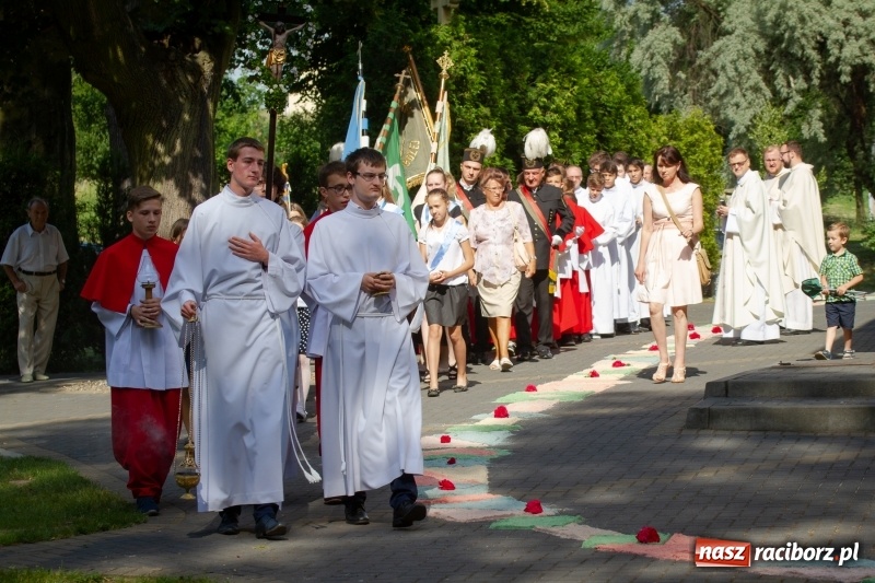 Zdjęcie w galerii na portalu naszraciborz.pl: Procesja z Chrystusem i Matką Bożą Raciborską  wiadomości z regionu