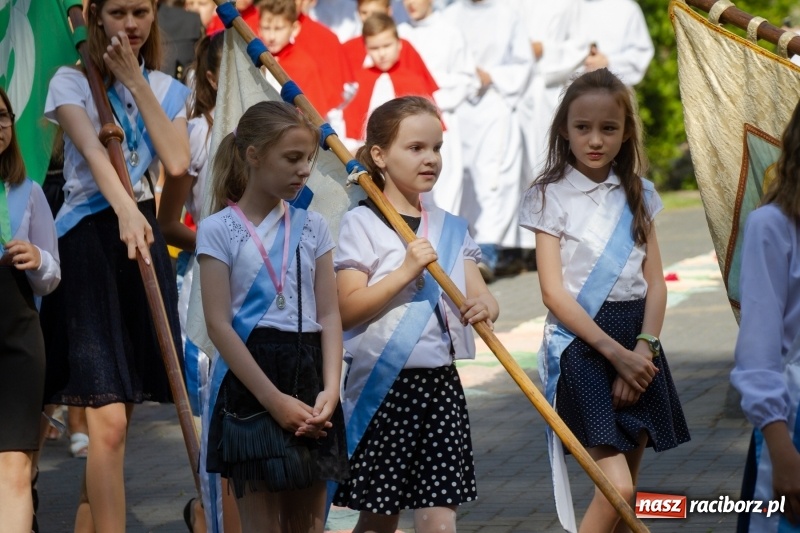 Zdjęcie w galerii na portalu naszraciborz.pl: Procesja z Chrystusem i Matką Bożą Raciborską  wiadomości z regionu