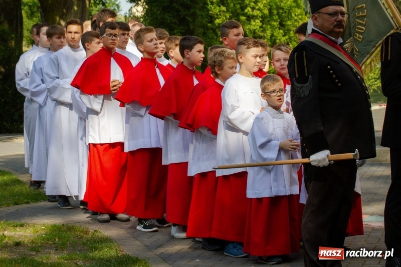 Zdjęcie w galerii na portalu naszraciborz.pl: Procesja z Chrystusem i Matką Bożą Raciborską  wiadomości z regionu