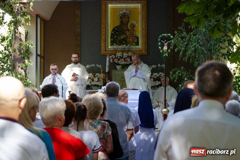 Zdjęcie w galerii na portalu naszraciborz.pl: Procesja z Chrystusem i Matką Bożą Raciborską  wiadomości z regionu