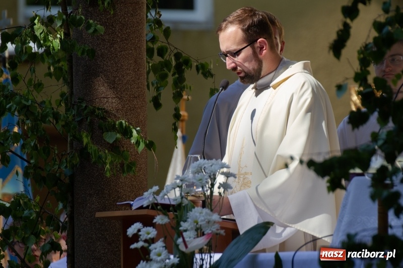Zdjęcie w galerii na portalu naszraciborz.pl: Procesja z Chrystusem i Matką Bożą Raciborską  wiadomości z regionu