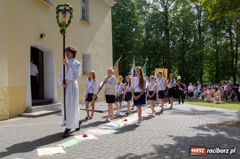 Zdjęcie w galerii na portalu naszraciborz.pl: Procesja z Chrystusem i Matką Bożą Raciborską  wiadomości z regionu