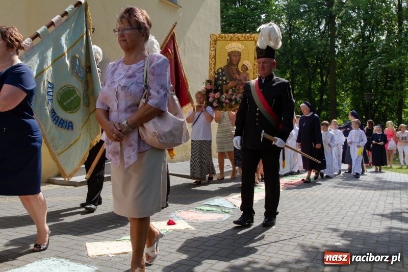 Zdjęcie w galerii na portalu naszraciborz.pl: Procesja z Chrystusem i Matką Bożą Raciborską  wiadomości z regionu