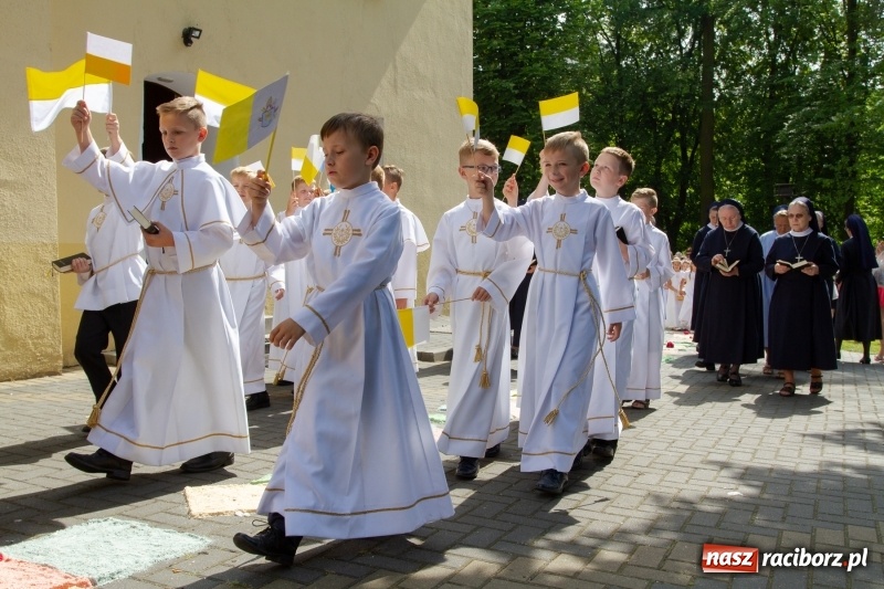 Zdjęcie w galerii na portalu naszraciborz.pl: Procesja z Chrystusem i Matką Bożą Raciborską  wiadomości z regionu