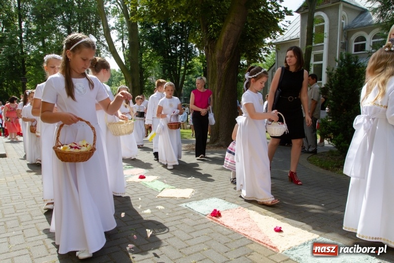 Zdjęcie w galerii na portalu naszraciborz.pl: Procesja z Chrystusem i Matką Bożą Raciborską  wiadomości z regionu