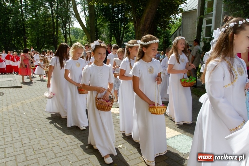 Zdjęcie w galerii na portalu naszraciborz.pl: Procesja z Chrystusem i Matką Bożą Raciborską  wiadomości z regionu