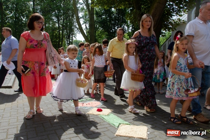 Zdjęcie w galerii na portalu naszraciborz.pl: Procesja z Chrystusem i Matką Bożą Raciborską  wiadomości z regionu