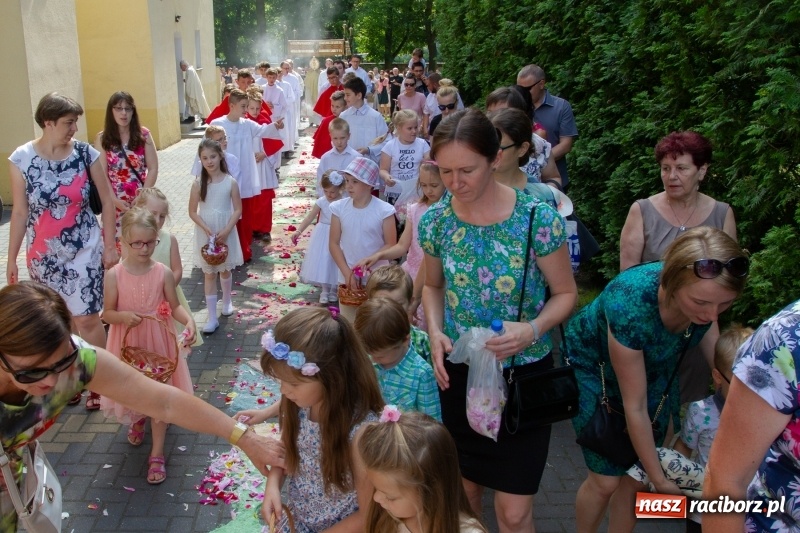 Zdjęcie w galerii na portalu naszraciborz.pl: Procesja z Chrystusem i Matką Bożą Raciborską  wiadomości z regionu