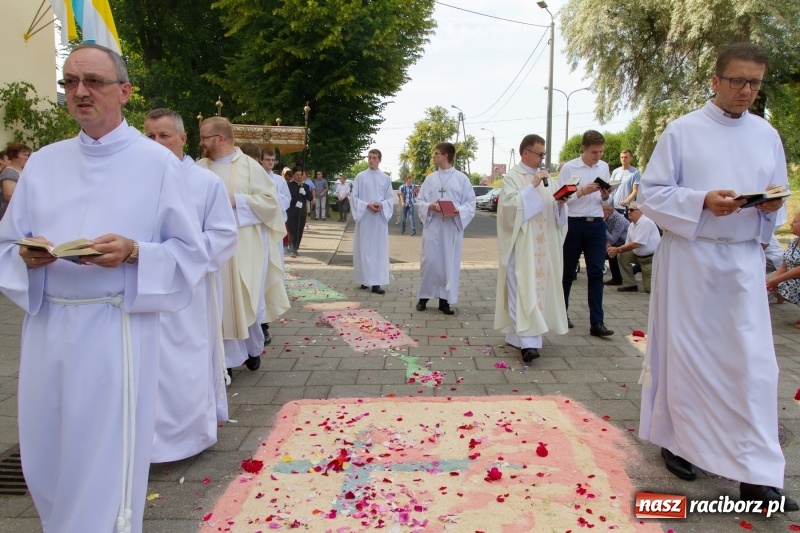 Zdjęcie w galerii na portalu naszraciborz.pl: Procesja z Chrystusem i Matką Bożą Raciborską  wiadomości z regionu