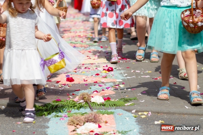 Zdjęcie w galerii na portalu naszraciborz.pl: Procesja z Chrystusem i Matką Bożą Raciborską  wiadomości z regionu