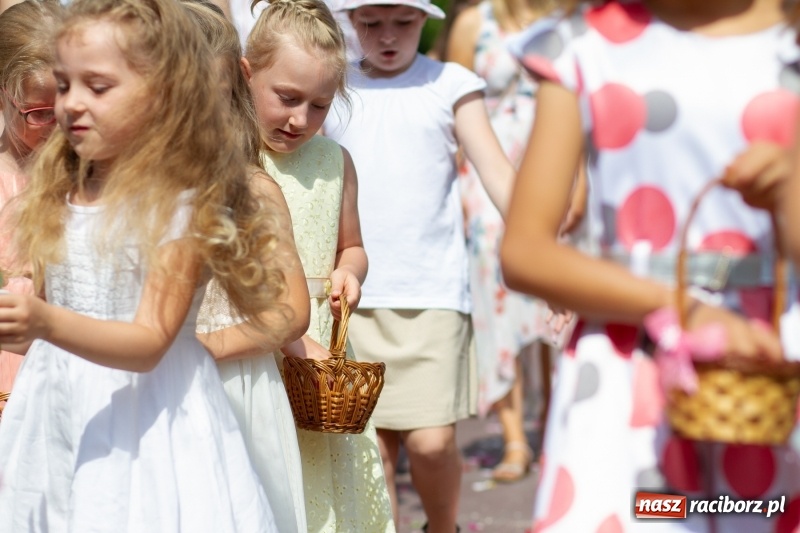 Zdjęcie w galerii na portalu naszraciborz.pl: Procesja z Chrystusem i Matką Bożą Raciborską  wiadomości z regionu