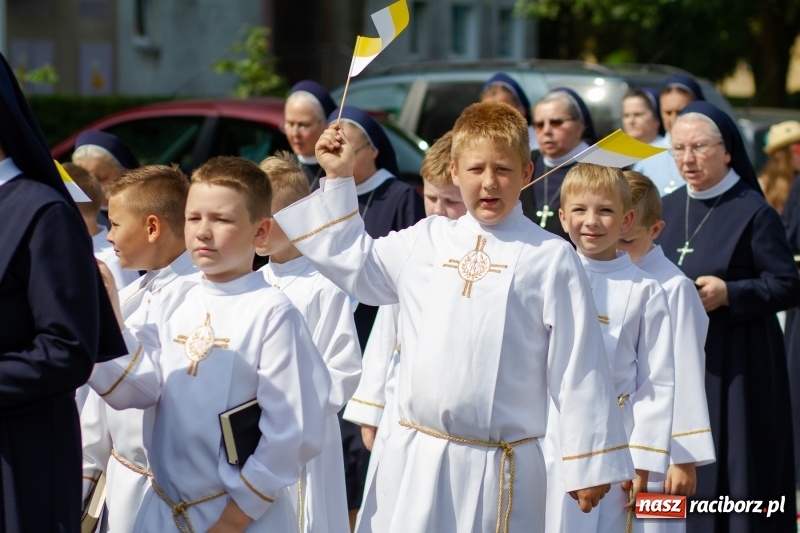 Zdjęcie w galerii na portalu naszraciborz.pl: Procesja z Chrystusem i Matką Bożą Raciborską  wiadomości z regionu