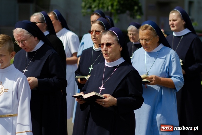 Zdjęcie w galerii na portalu naszraciborz.pl: Procesja z Chrystusem i Matką Bożą Raciborską  wiadomości z regionu