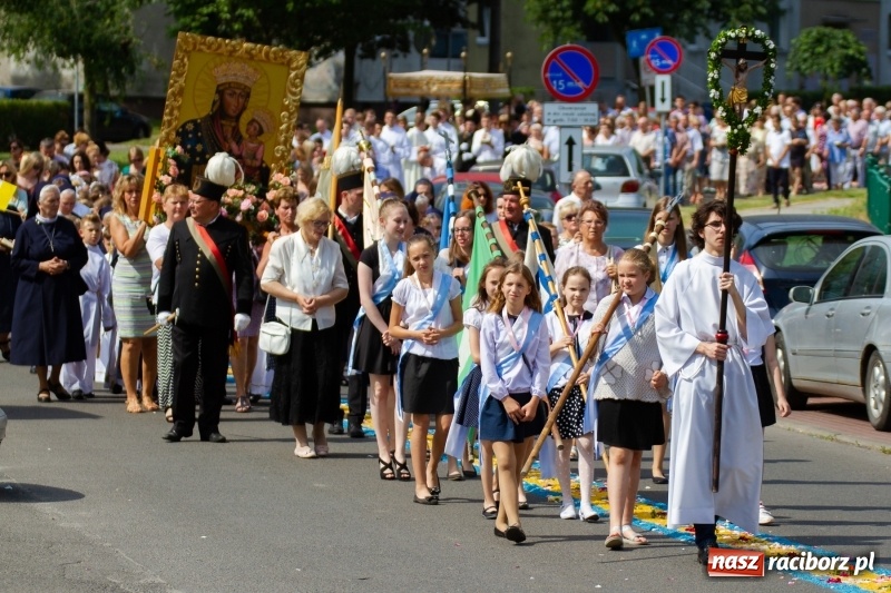 Zdjęcie w galerii na portalu naszraciborz.pl: Procesja z Chrystusem i Matką Bożą Raciborską  wiadomości z regionu