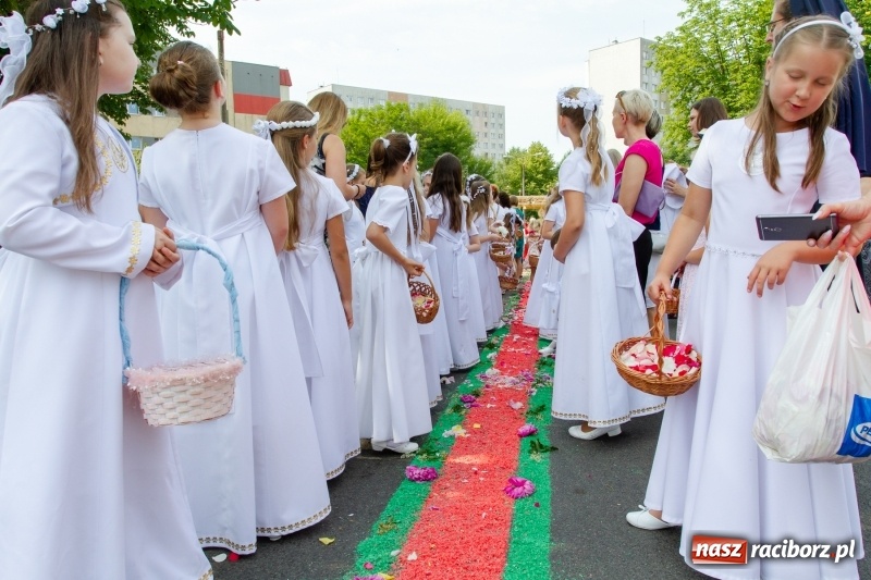 Zdjęcie w galerii na portalu naszraciborz.pl: Procesja z Chrystusem i Matką Bożą Raciborską  wiadomości z regionu