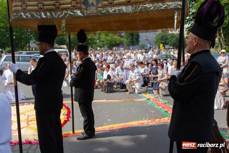 Zdjęcie w galerii na portalu naszraciborz.pl: Procesja z Chrystusem i Matką Bożą Raciborską  wiadomości z regionu
