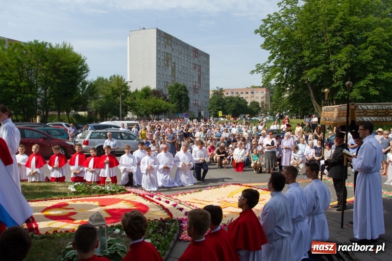 Zdjęcie w galerii na portalu naszraciborz.pl: Procesja z Chrystusem i Matką Bożą Raciborską  wiadomości z regionu
