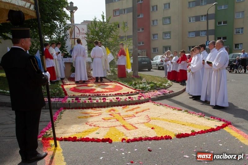Zdjęcie w galerii na portalu naszraciborz.pl: Procesja z Chrystusem i Matką Bożą Raciborską  wiadomości z regionu