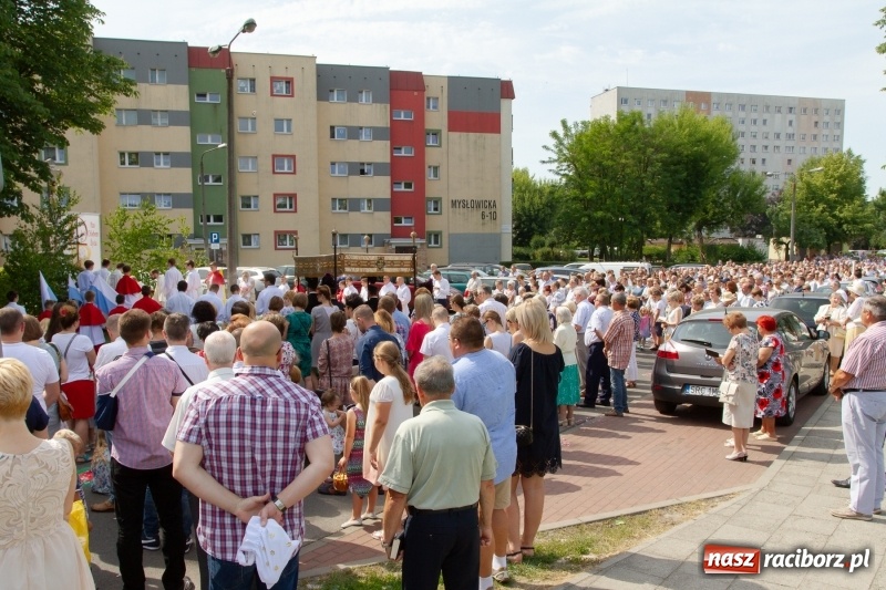 Zdjęcie w galerii na portalu naszraciborz.pl: Procesja z Chrystusem i Matką Bożą Raciborską  wiadomości z regionu